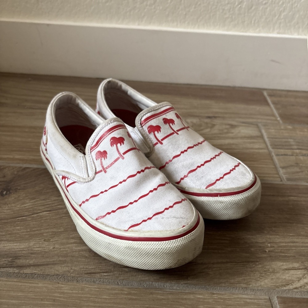 Classic IN N‎ OUT Kids Size 6 Slide On Shoes Red And White Slip On